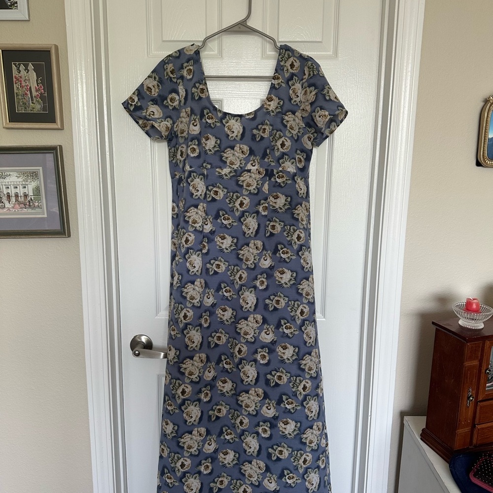 Chic Blue Floral Maxi Dress